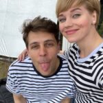 Kristina Asmus Instagram - Вышла из отпускного астрала и вспомнила, что не выложила эти фотки в ДР @bikovic. А чего добру пропадать? 😂
Да и пока выбирала из сотен наших селфи со съёмок фильма «Хочу замуж»…навеяло и хочу сказать тебе.
Друг мой 💜 Про твои профессиональные качества я могу написать книгу, но это позже 😂 Сейчас хочу сказать о твоей порядочности. Я так много в последнее время наблюдаю личностных разложений. Как близкие и далекие мне люди тотально сходят с ума, унижая всех и вся, хотят быть великими, лишь бы перформансы на сцене, а не тему..да в тусовку пожирней (а какой ценой неважно) и понимаю, что ты один из редких исключений. Не актёр по своей сути…ты выбираешь внятные ценности и несёшь их 🌱
Человечище. Будь всегда в контакте со своей интуицией. Ещё и ещё раз С Днём рождения тебя! И самое главное - с рождением сына!!!! 🍼 Счастлива за вас неимоверно! Обнимаю 🤍🤍🤍