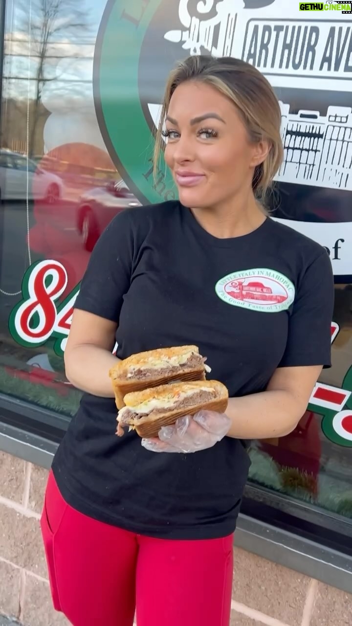 Mandy Rose Instagram - Our roast beef panini is so good it will melt in your mouth 🤤
.
.
.
.
.
#mangia #arthuravenue #arthurave #arthuravedeli #arthuravenuedeli #deli #carmel #ny #newyorkfood #nyeats #newyorkeats