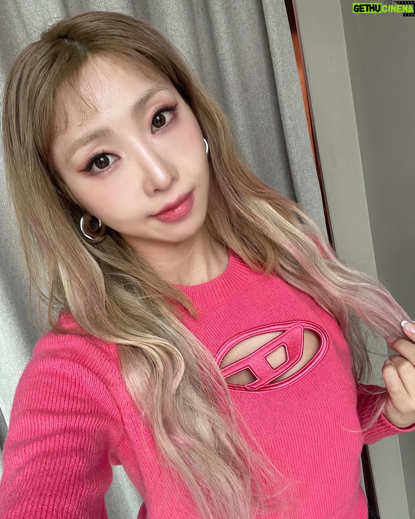Gong Min-ji Instagram - <내귀에 띵곡>
부활선배님들의 “아름다운 사실” 커버할 수 있어
영광이었습니다🩷 나는야 사랑의 공피드💘🏹
사랑전송완료😍