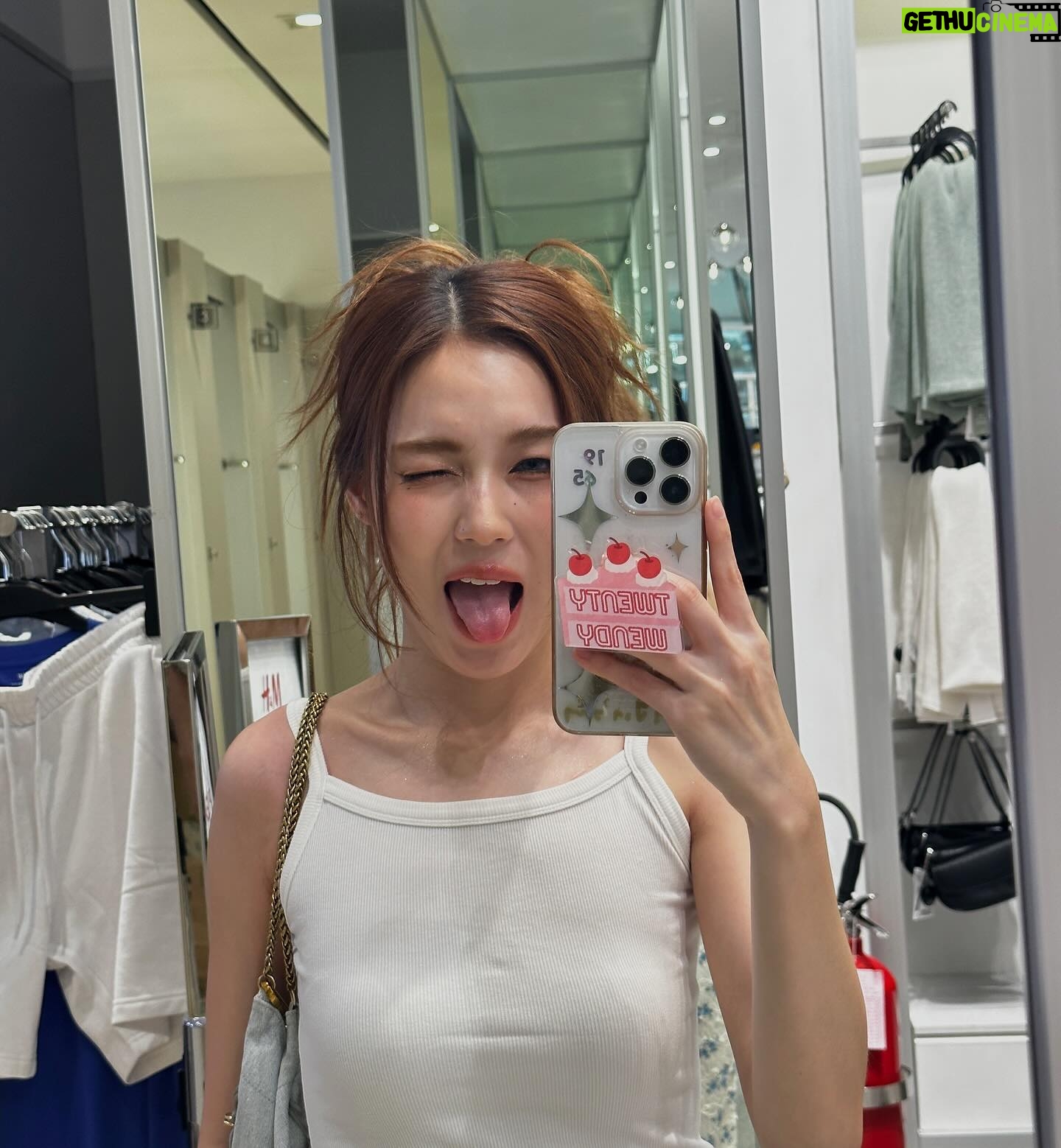 Pattranite Limpatiyakorn Instagram -