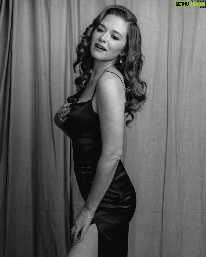 Sarah Drew Instagram - I had such a blast doing this photo shoot with @justinnunezstudio before heading out to the #eveningbeforeemmyparty ! @dannidoesit (hair) and @courthart1 (makeup) absolutely amazed me with their old Hollywood glam!! Thank you @aliraegroves for being the best date ever!!!! Love you so much!