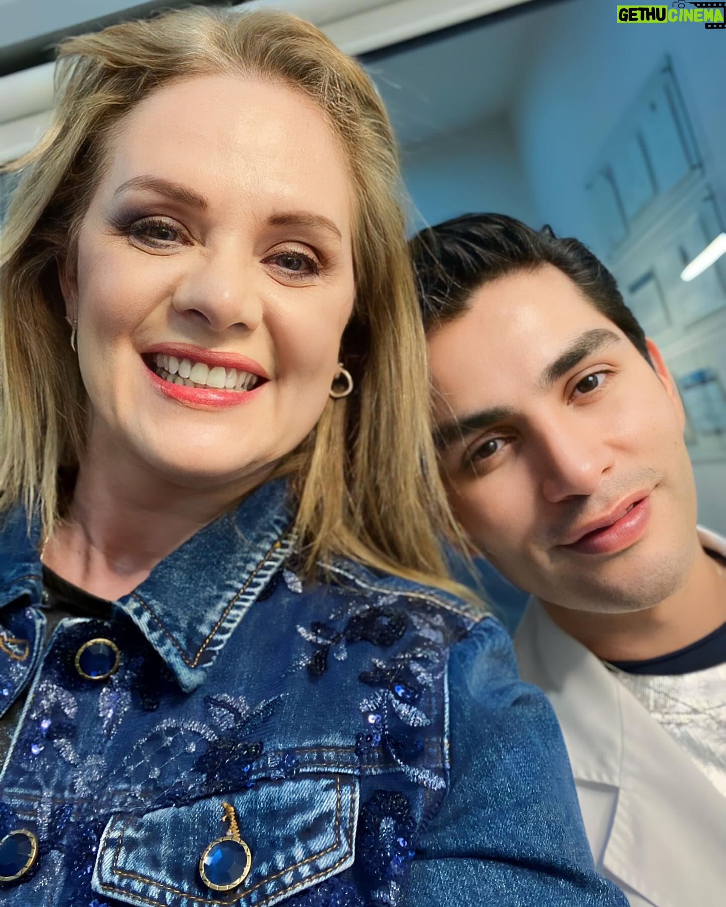 Erika Buenfil Instagram - Eres el mejor. Te adoro Feliz Cumpleaños. @urielhedding besos con mucho cariño. Te quiero