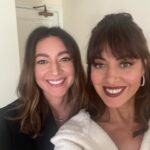 Aubrey Plaza Instagram - thank you @loewe for making  me look sharp 📍 and to my beautiful team and to my sister for being the best date ever ❤️‍🔥

stylist @highheelprncess 
makeup @kathyjeung 
hair @marktownsend1 
nails @jolene.b.nails
jewels @effyjewelry 
shoes @alexandrebirman