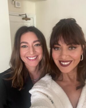 Aubrey Plaza Instagram - thank you @loewe for making  me look sharp 📍 and to my beautiful team and to my sister for being the best date ever ❤️‍🔥

stylist @highheelprncess 
makeup @kathyjeung 
hair @marktownsend1 
nails @jolene.b.nails
jewels @effyjewelry 
shoes @alexandrebirman