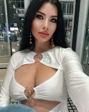 Lamitta Frangieh Instagram - Friday night out @FashionNova 🤍
“ joele cut out maxi dress white “
.
.
.
#fashionnovadress #fashionnovaembassador #fashionnovacurves #fashionnovadress #fashionnovafit #usa#lamittafrangieh