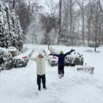 Jessie James Decker Instagram - Woke up to a beautiful snow day 🥹❄️ Reminded me of our days in Colorado and gave me all the nostalgic feels❄️💙🌲