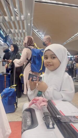 Wawa Zainal Instagram - InsyaAllah sekejap lagi wawa dan team akan menunaikan ibadah umrah . Maafkan salah silap wawa secara sengaja atau pun tidak. InsyaAllah doakan kami .