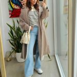 Paula Echevarría Instagram - Outfit check! ✔️

Jeans, jersey y gabardina #PaulaEchevarriaXPrimark 
@primark @primarkpr.es 
Deportivas @newbalance 
Bolso @versace