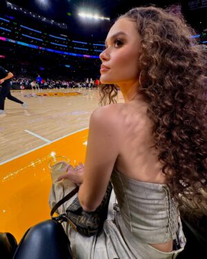 Madison Pettis Instagram - Courtside, not the middle row