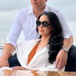 Scarlet Ortiz Instagram - Un poquito de la sesión fotográfica para la revista @hl_mag 🙌🏻💜 con @yulburkle 
Gracias a todo el equipo por su bello trabajo y buena vibra: 
@metgroup.360 producción 👏🏻
@dgonzalezportraits 📸
@yachtimegroup 🛥️
@benditoclosetstyle 👗
@silviahairmiami 🪮
@bettylooks 💄
@smoothie_spot 🧃
@grazianosgroup 🥐
 Pronto el resultado ☺️👏🏻🙌🏻💜