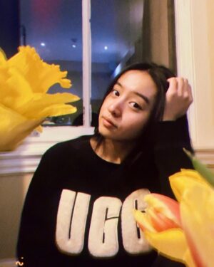 Kōki Instagram - 部屋に帰ってきた時、お花があるだけで気持ちが落ち着きます☺️

@ugg の暖かいスエット💗