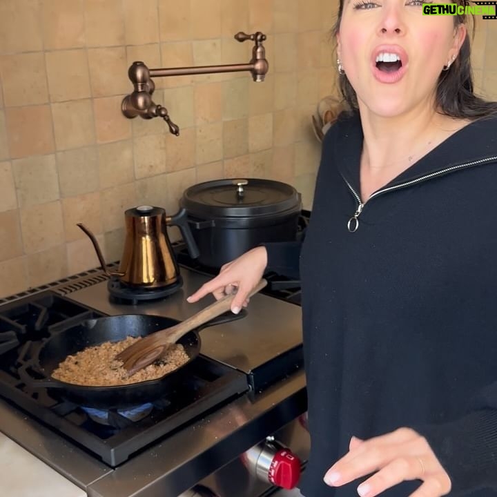 Daniella Monet Instagram - weird videos *creators* will have in their camera rolls 👀