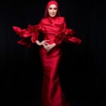 Erra Fazira Instagram - @errafazira 
#maskedsingermalaysia 
📸 photo by @blackpepperproductionmy 
Makeup by @sharhimkhan 
Dress by @khuntumn 
Hijab Styled by @thelikeyuti 
.
.
#quickportraitbybp #photography #blackpepperproduction #errafazira