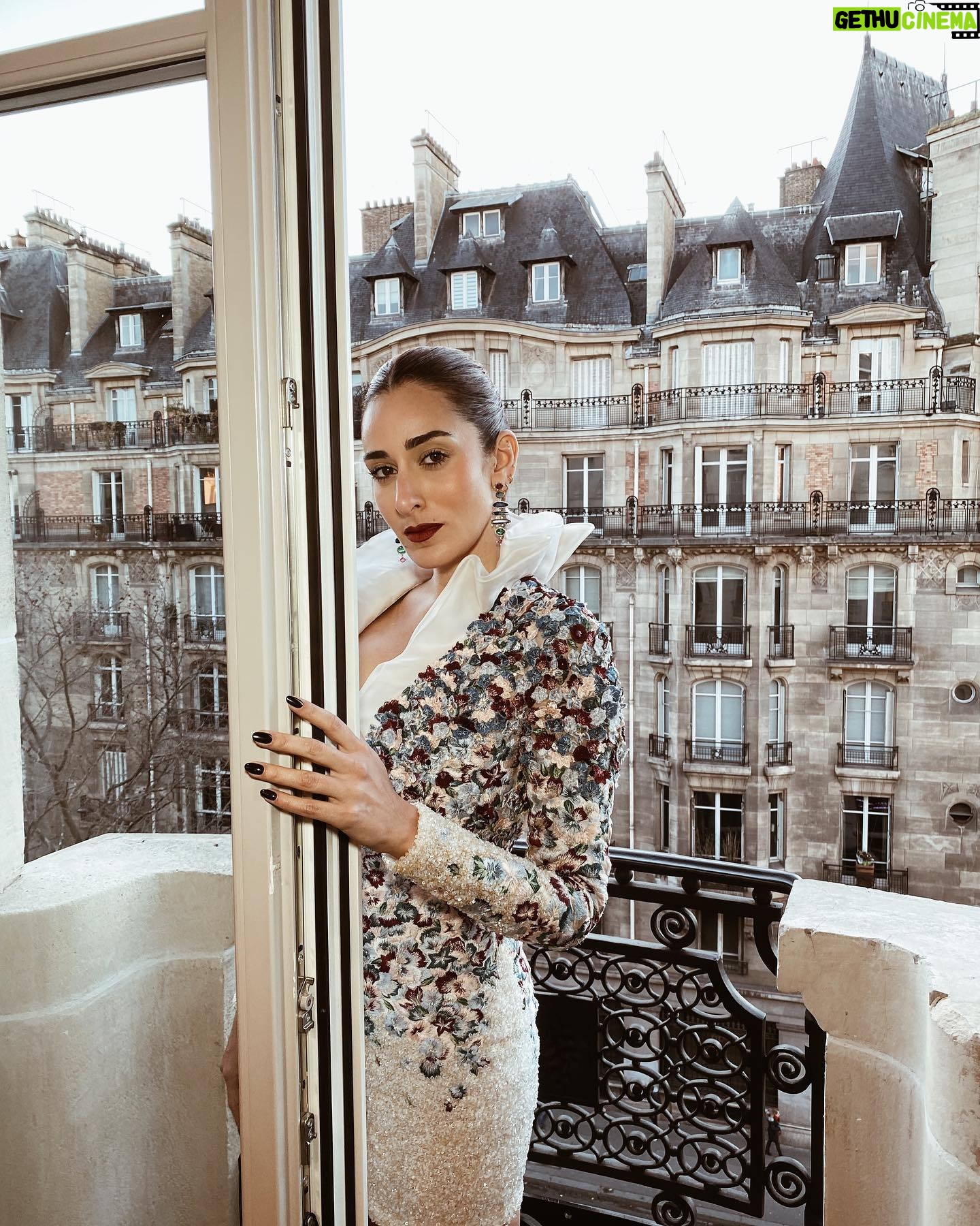 Amina Khalil Instagram - Moments before the captivating @tonywardcouture fashion show at the Palais de Tokyo in Paris, on the balcony of the stunning @hotellutetia … ♥️
Look curated by @dalia.abdelshafi
Dress by @tonywardcouture
Jewels by @dimajewellery
MUA @nohaezzeldinmua
Hair @rafilotoma @alsagheersalons
