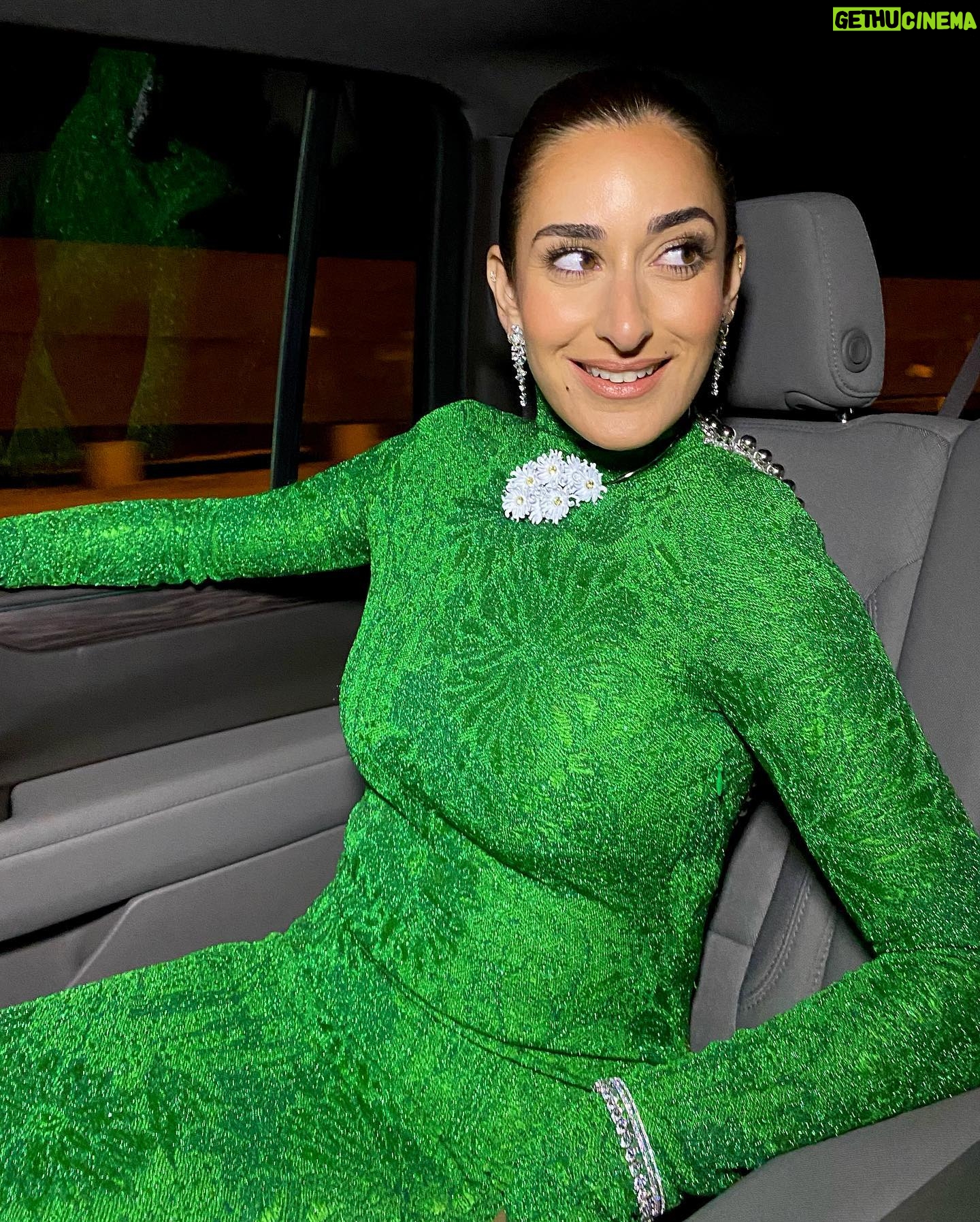 Amina Khalil Instagram - Full of joy on the way to JOY AWARDS 2024 !
@joyawards.official @riyadhseason
Had so much fun bringing this look to life ! 💚
Full look by @givenchy
Diamonds by @graff @attarunited
Styled by @mohamedashraff
MUA @nohaezzeldinmua @charlottetilburyarabia
Hair @alsagheersalons @shekooo160