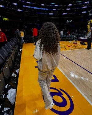 Madison Pettis Instagram - Courtside, not the middle row