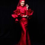 Erra Fazira Instagram - @errafazira 
#maskedsingermalaysia 
📸 photo by @blackpepperproductionmy 
Makeup by @sharhimkhan 
Dress by @khuntumn 
Hijab Styled by @thelikeyuti 
.
.
#quickportraitbybp #photography #blackpepperproduction #errafazira