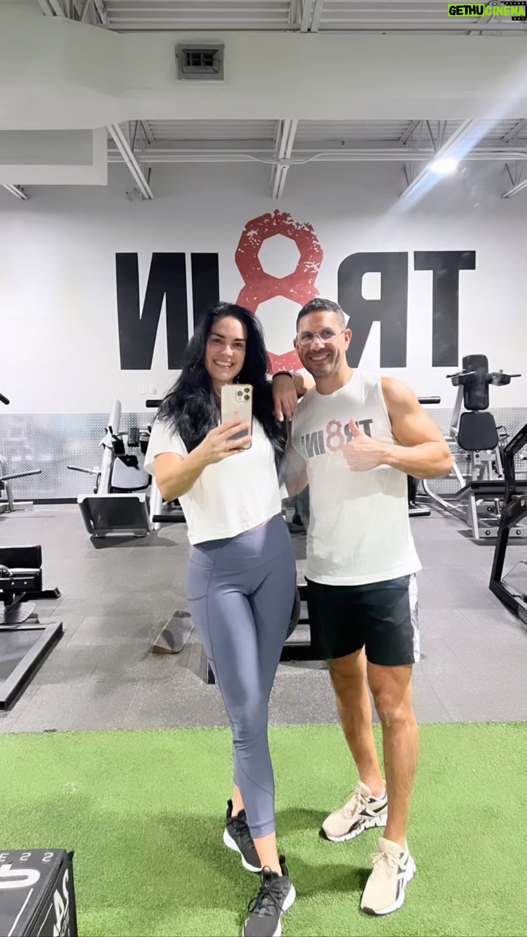 Scarlet Ortiz Instagram - Un poco de los ejercicios que he hecho gracias a la guía de un experto @walterlfit Graciasssss 🙌🏻💪🏻 es tan distinto entrenar con un profesional a entrenar solo 🤦🏻♀️ ahora si estoy haciendo las cosas como se debe 😅 #ejercicios #entrenador #coach #gym #sudandolagotagorda