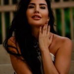 Lamitta Frangieh Instagram - Dance with the waves… dress @catchall.official 🤍

Use my code LAF15 and save 15 dollars 
📸 @hossamelhalwagy_photography 
.
.
#spanishlookout #floral #goodvibes #springlook #fresh#lamittafrangieh