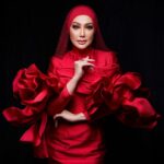Erra Fazira Instagram - @errafazira 
#maskedsingermalaysia 
📸 photo by @blackpepperproductionmy 
Makeup by @sharhimkhan 
Dress by @khuntumn 
Hijab Styled by @thelikeyuti 
.
.
#quickportraitbybp #photography #blackpepperproduction #errafazira