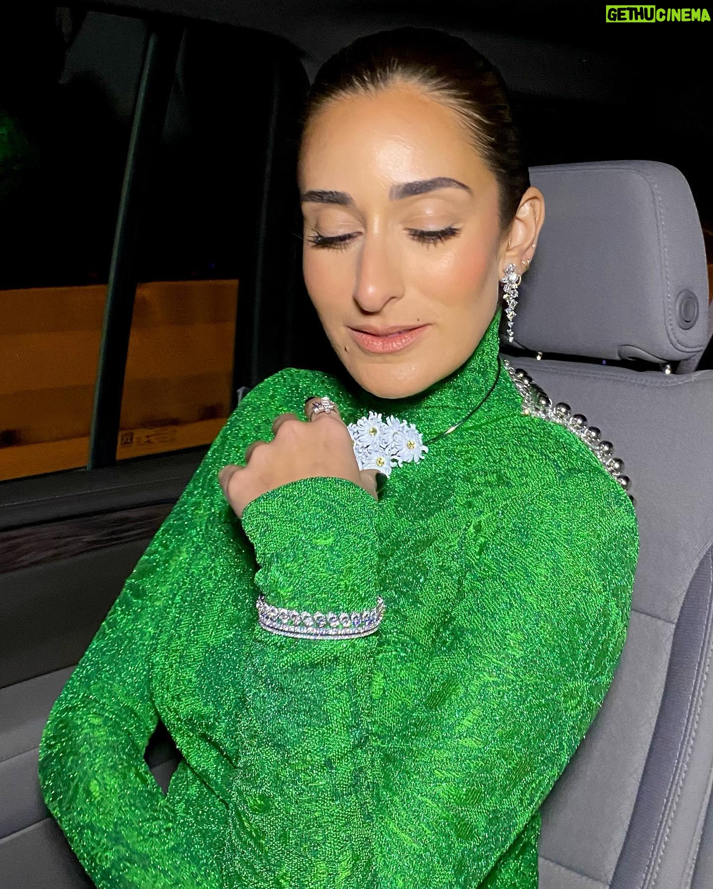 Amina Khalil Instagram - Full of joy on the way to JOY AWARDS 2024 !
@joyawards.official @riyadhseason
Had so much fun bringing this look to life ! π
Full look by @givenchy
Diamonds by @graff @attarunited
Styled by @mohamedashraff
MUA @nohaezzeldinmua @charlottetilburyarabia
Hair @alsagheersalons @shekooo160