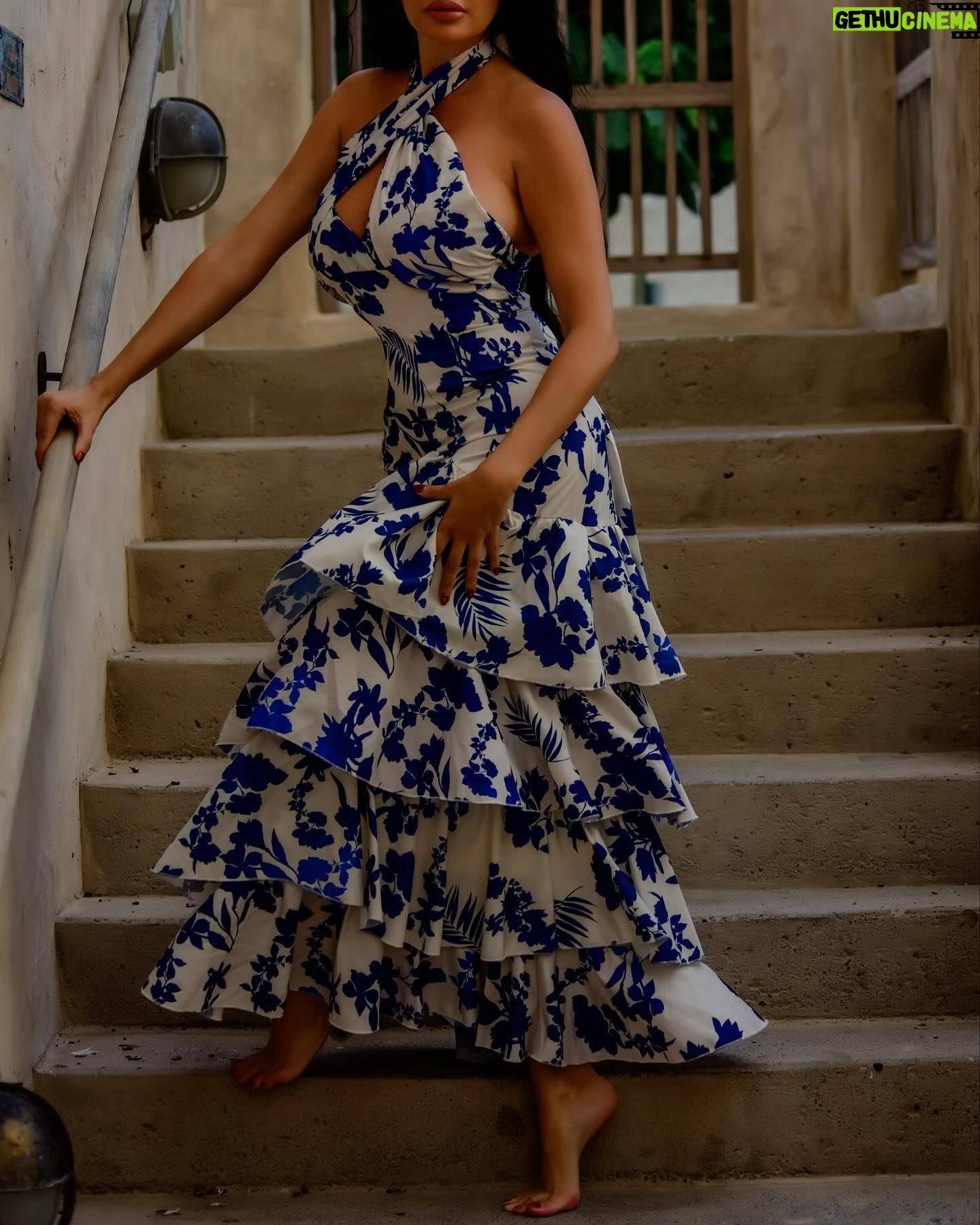 Lamitta Frangieh Instagram - Dance with the waves… dress @catchall.official 🤍
Use my code LAF15 and save 15 dollars
📸 @hossamelhalwagy_photography
.
.
#spanishlookout #floral #goodvibes #springlook #fresh#lamittafrangieh