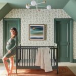 Jessie James Decker Instagram - Singer-songwriter @jessiejamesdecker is pregnant with baby #4! She turned to @crateandkids to create a nursery that feels like one of the family’s fave places—the Colorado mountains.

“My favorite part about the new space is how cozy it feels,” says Jessie.

Swipe for the full tour. →

#NurseryDesign #Nursery #NurseryInspo