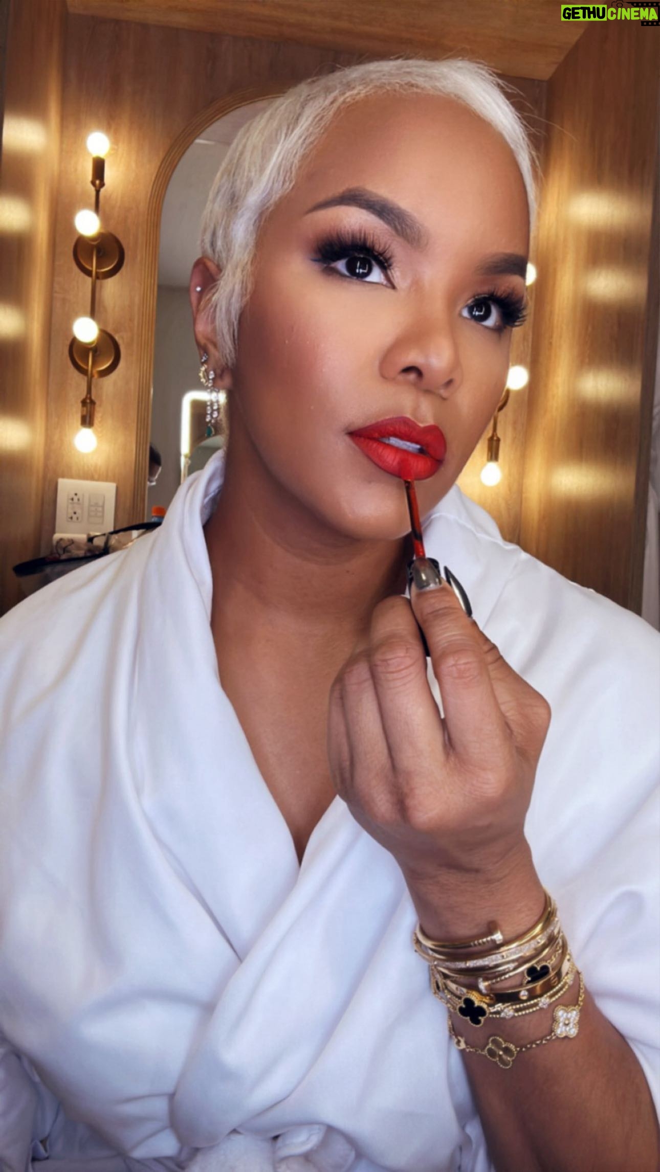 LeToya Luckett Instagram - ✨SUGAR✨
@mielleorganics NEW rosemary mint sugar scalp scrub is a sweet treat. It’s like a spa treatment for the scalp! Simple to apply. No stress or mess! Get into hunty! 🧖🏽♀️💕 #mielleorganics