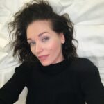 Kristina Asmus Instagram - Лицо как будто после подтяжки, хотя у косметолога я была в последний раз на чистке лет 15 назад. Вот, что пиво животворящее делает 😂😂🙈
