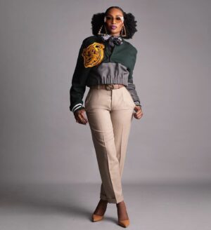 Cynthia Bailey Instagram - “ what would advice would you give your younger self?”📚

#cynthiabailey 
#classisinsession 
#model 

Creative Direction:
@mrdblanks & @josequervomusic
Camera Op: @j.paschalphoto
Wardrobe Stylist: @josequervomusic
Assistant Stylist: @emoney3k
Clothing from: @opulencestylehouse
Makeup: @tony_stylez
Hair: @scottspencermiller
Production Assistants:
@rIx_4k @jeffery.jpeg