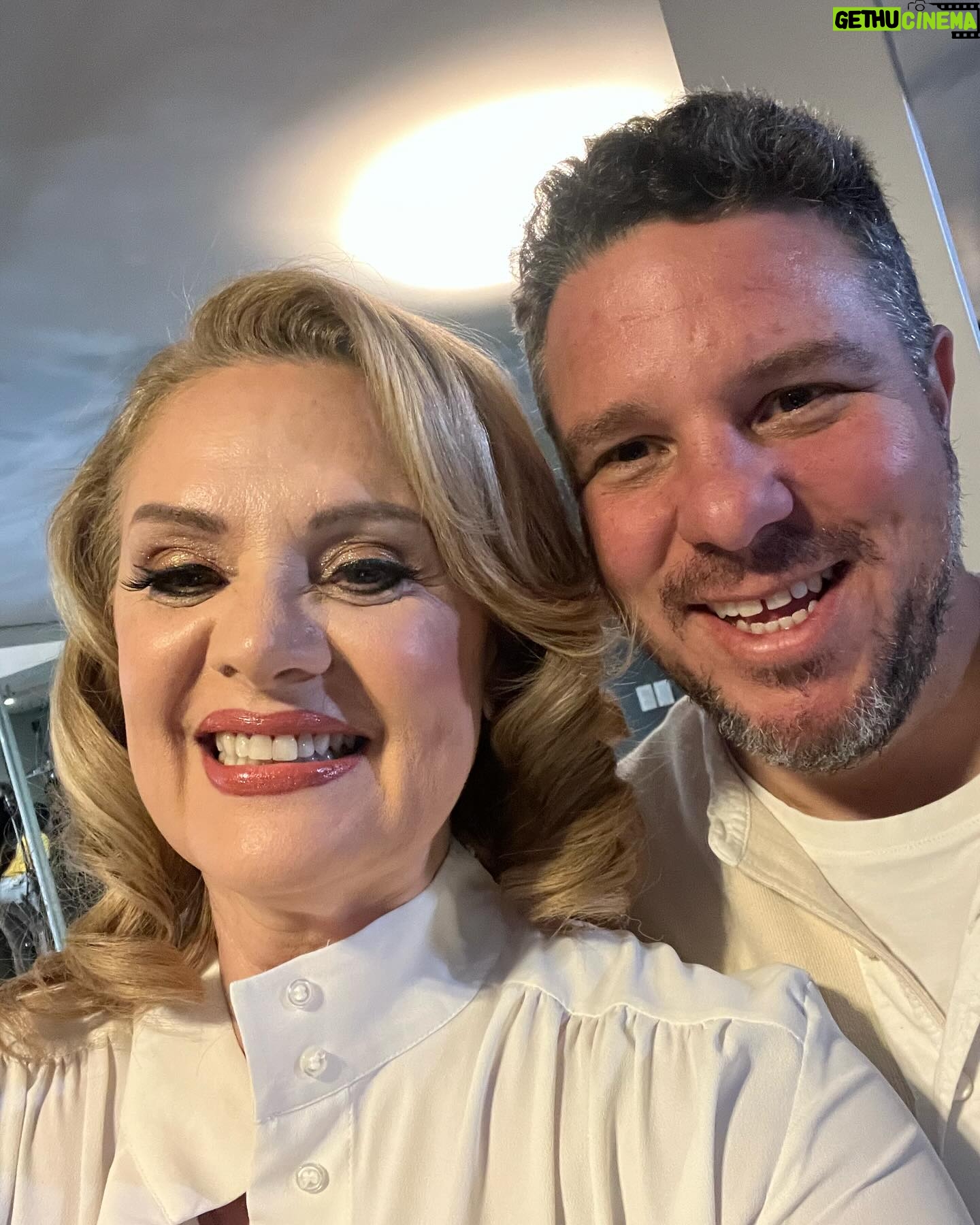 Erika Buenfil Instagram - No diré que estoy trabajando pero habrá señales. @marksalazraki