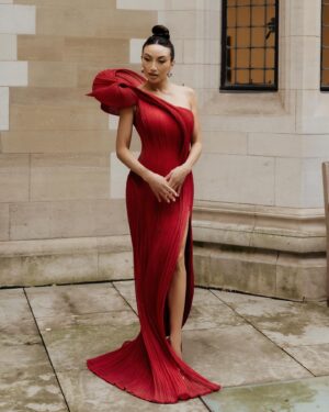 Jeannie Mai Instagram - Ooooh look who helped me paint the town red @gauravguptaofficial 💋😍

📸 @throughtheglassparis ✨