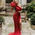 Jeannie Mai Instagram – Ooooh look who helped me paint the town red @gauravguptaofficial 💋😍

📸 @throughtheglassparis ✨