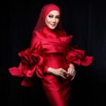 Erra Fazira Instagram - @errafazira 
#maskedsingermalaysia 
📸 photo by @blackpepperproductionmy 
Makeup by @sharhimkhan 
Dress by @khuntumn 
Hijab Styled by @thelikeyuti 
.
.
#quickportraitbybp #photography #blackpepperproduction #errafazira