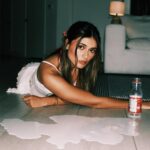 Daniela Calle Instagram - Tu Nombre- ya es de ustedes y ya la pueden escuchar en todos lados al igual que ver el visualizer 🥹❤️ 

No saben mi felicidad y emoción poder compartir esto con ustedes!