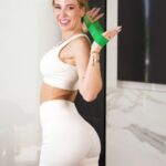 Jésica Cirio Instagram - RUTINA EXPRESS CON BANDAS 💥
En tan solo 20 minutos, vas a poder entrenar tus glúteos con esta rutina simple pero matadora. 🍑
¿Te animás a hacerla? 😉

▫️Ejercicio 1:
Apertura (alinear rodilla con cadera)
⏱️ 40 seg de acción por pierna x 20 seg de descanso

▫️Ejercicio 2:
Patadas extendidas (contraer gluteos y abs)
⏱️40 seg de acción por pierna x 20 seg de descanso

▫️Ejercicio 3:
Abducción parada (mantener espalda recta)
⏱️ 40 seg de acción total 

👉🏻 Realizá 6 vueltas sin parar.