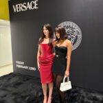 Aitana Instagram – Gracias @donatella_versace @versace por invitarme a este increíble desfile. Gracias también por haberme dado la oportunidad de ver la casa de Gianni Versace, conocer a personas que siempre he admirado y disfrutar de una noche sinceramente increíble. Os AMO.