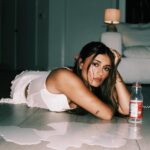 Daniela Calle Instagram - Tu Nombre- ya es de ustedes y ya la pueden escuchar en todos lados al igual que ver el visualizer 🥹❤️ 

No saben mi felicidad y emoción poder compartir esto con ustedes!
