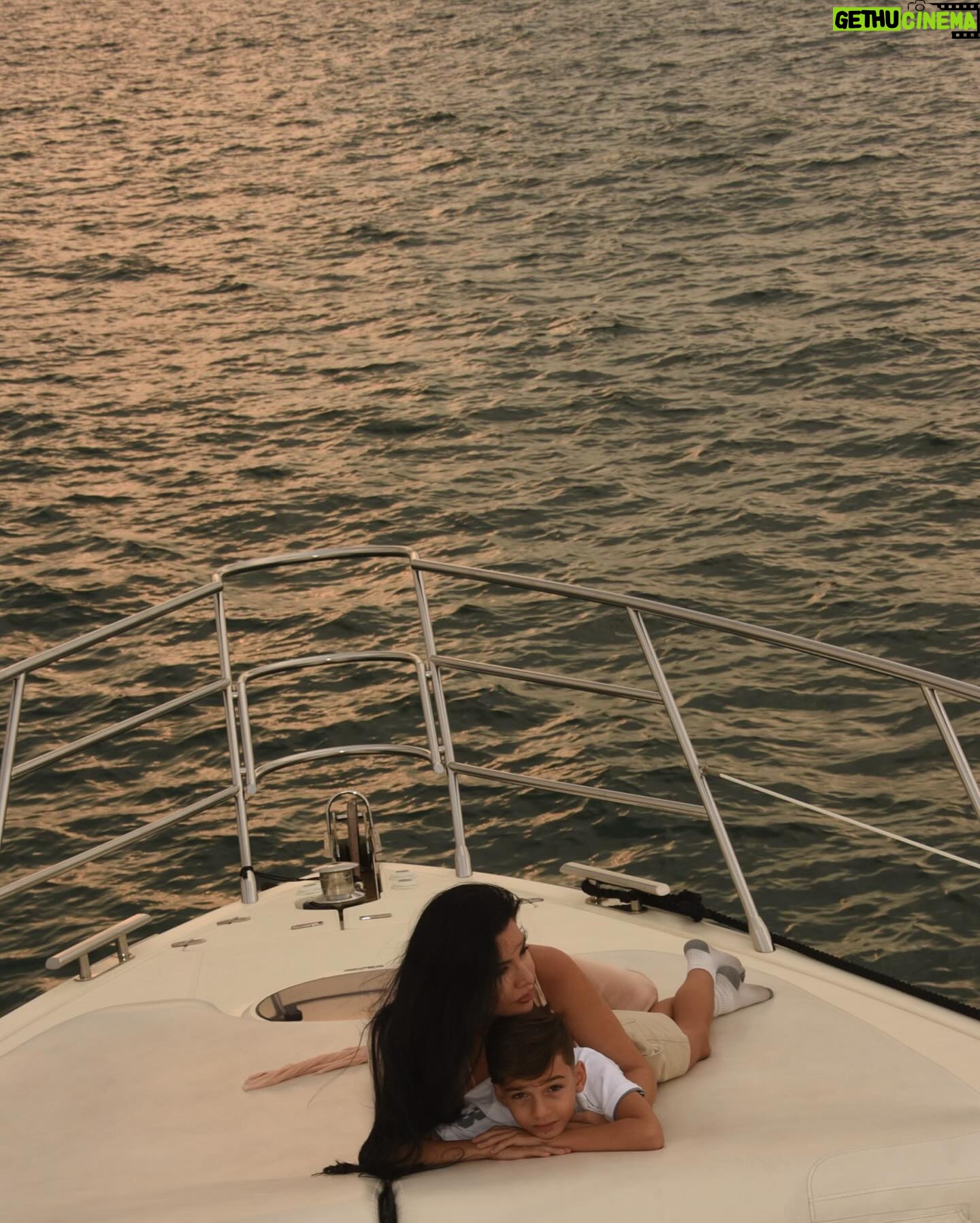 Lamitta Frangieh Instagram - Special sunset with my Love ๐ค by @eliterentalsdubai
Where luxury and simplicity meet..
๐ธ @hossamelhalwagy_photography
.
.
.
#yaghtlife #momandson #dubai #lifestyle #yaghtingclub #sunsetlovers #romance #momentsforever #lovestory #lamittafrangieh #luxury