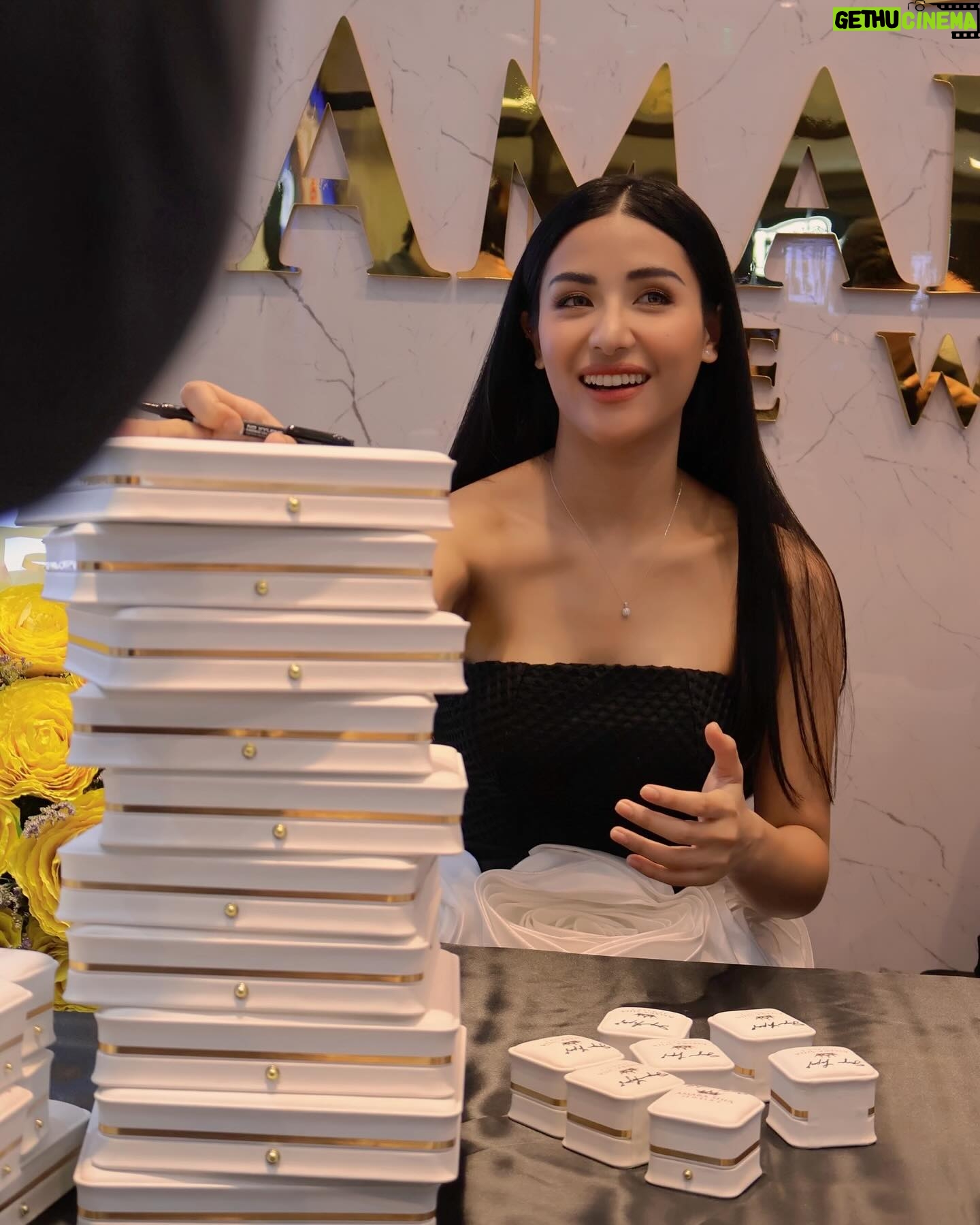 Sanya Lopez Instagram - So happy to announce that I have my own jewelry collection, the Sanya collection. Our collaboration with Amara Shia Jewelry. Elegance and simplicity combined. The jewelry that you’ll wear for all occasions. Diamonds are really forever! 💎
🔗 https://amarashiajewelry.com/collections/sanyas-collection