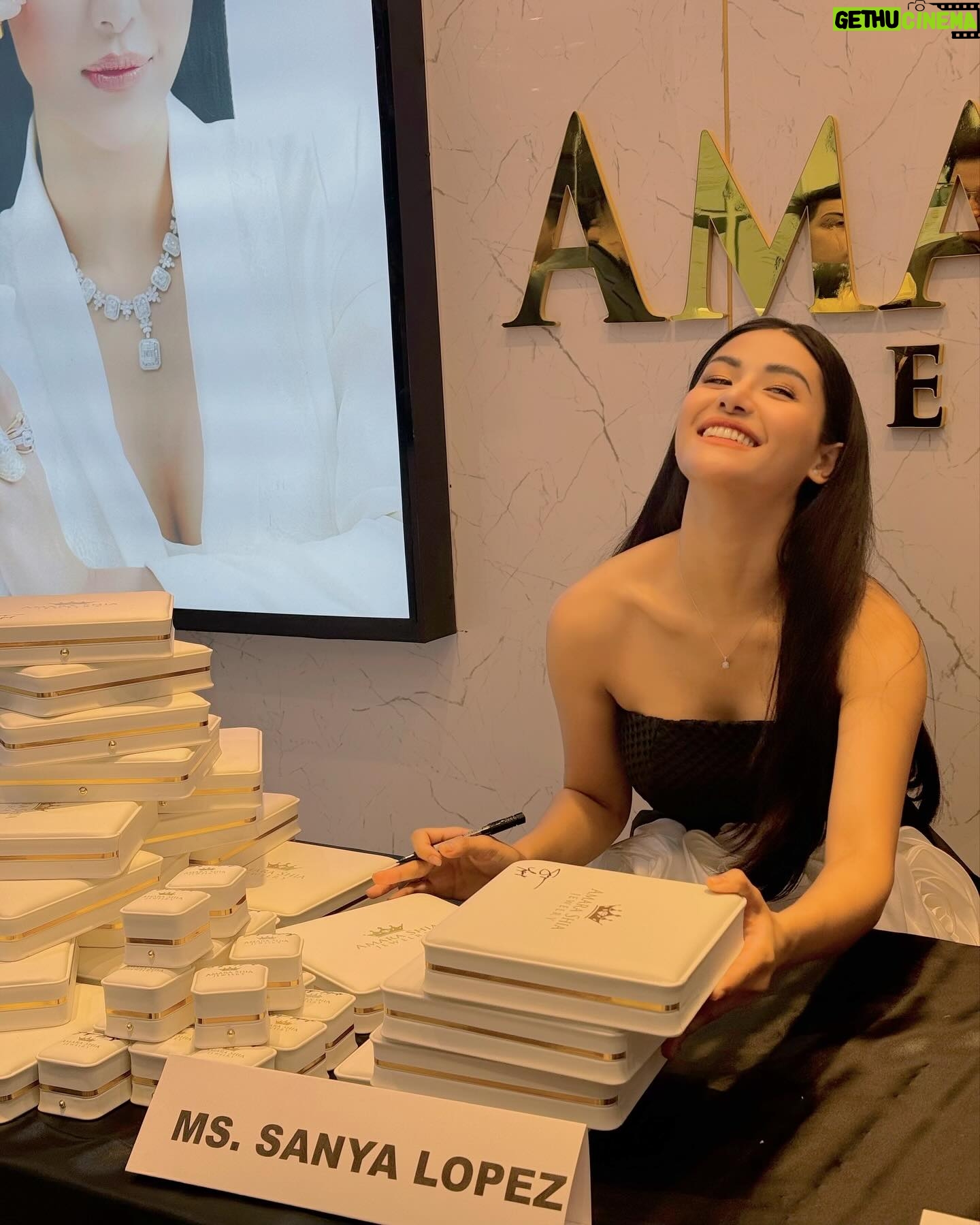 Sanya Lopez Instagram - So happy to announce that I have my own jewelry collection, the Sanya collection. Our collaboration with Amara Shia Jewelry. Elegance and simplicity combined. The jewelry that you’ll wear for all occasions. Diamonds are really forever! 💎
🔗 https://amarashiajewelry.com/collections/sanyas-collection