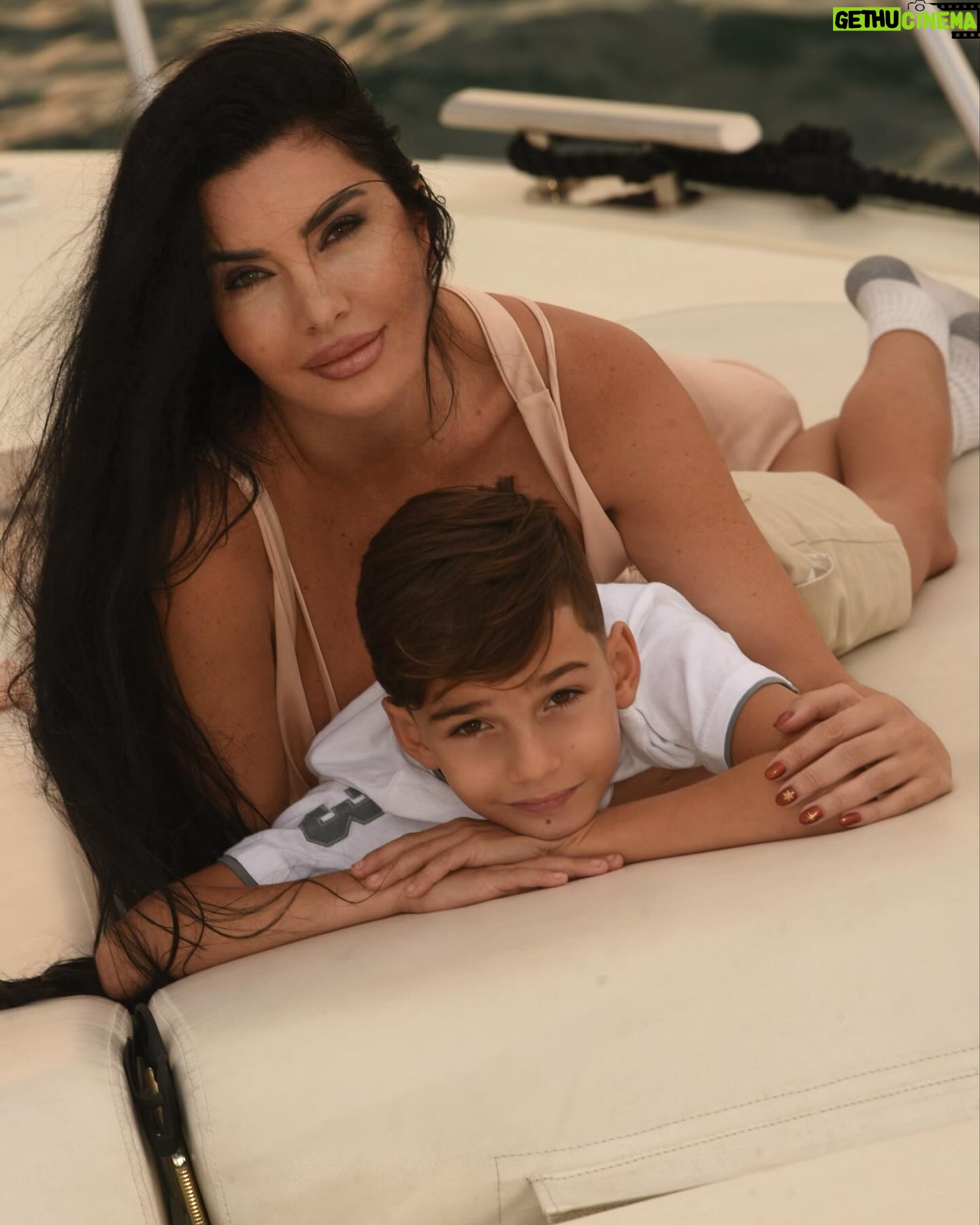 Lamitta Frangieh Instagram - Special sunset with my Love ๐ค by @eliterentalsdubai
Where luxury and simplicity meet..
๐ธ @hossamelhalwagy_photography
.
.
.
#yaghtlife #momandson #dubai #lifestyle #yaghtingclub #sunsetlovers #romance #momentsforever #lovestory #lamittafrangieh #luxury