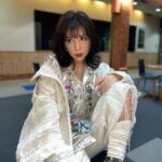 Riisa Naka Instagram - 昭和風ヘアメイクとスタイリング
新鮮でかわちくて楽しいな🤍💎✨🫶🏻

hair&make @nasup 💄
styling @shofurukawa_ 👗

今日はついによる10時から
不適切にもほどがある！ @futeki_tbs 
第一話放送するよ〜🥳
今日は寒いから
みんな早くお家に帰って
ふてほどみてね❤️

大笑いして温まろう🥰