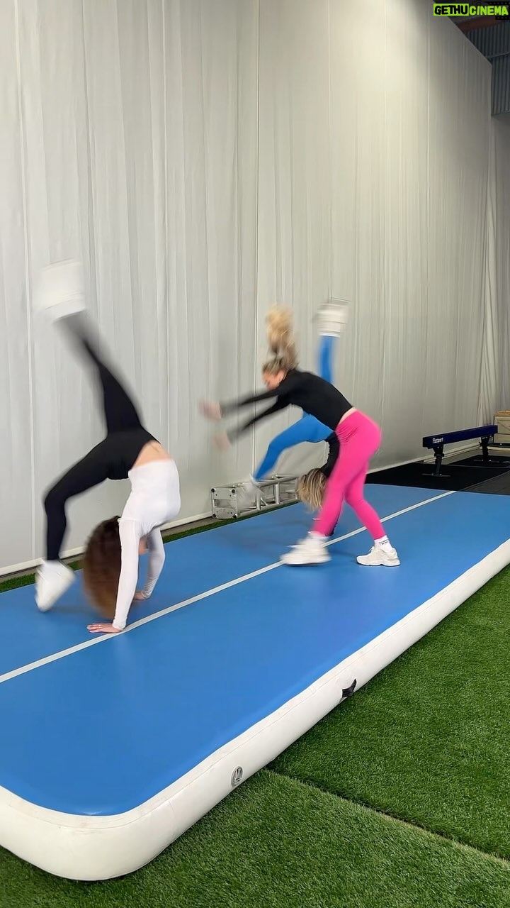Sofie Dossi - 205.4K Likes - 💃💃💃