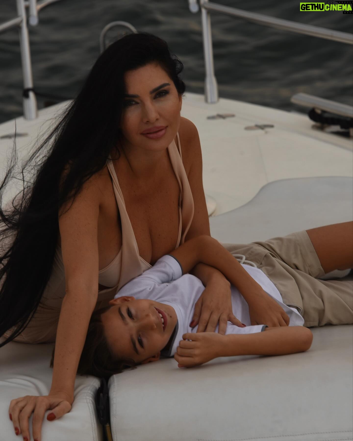Lamitta Frangieh Instagram - Special sunset with my Love ๐ค by @eliterentalsdubai
Where luxury and simplicity meet..
๐ธ @hossamelhalwagy_photography
.
.
.
#yaghtlife #momandson #dubai #lifestyle #yaghtingclub #sunsetlovers #romance #momentsforever #lovestory #lamittafrangieh #luxury