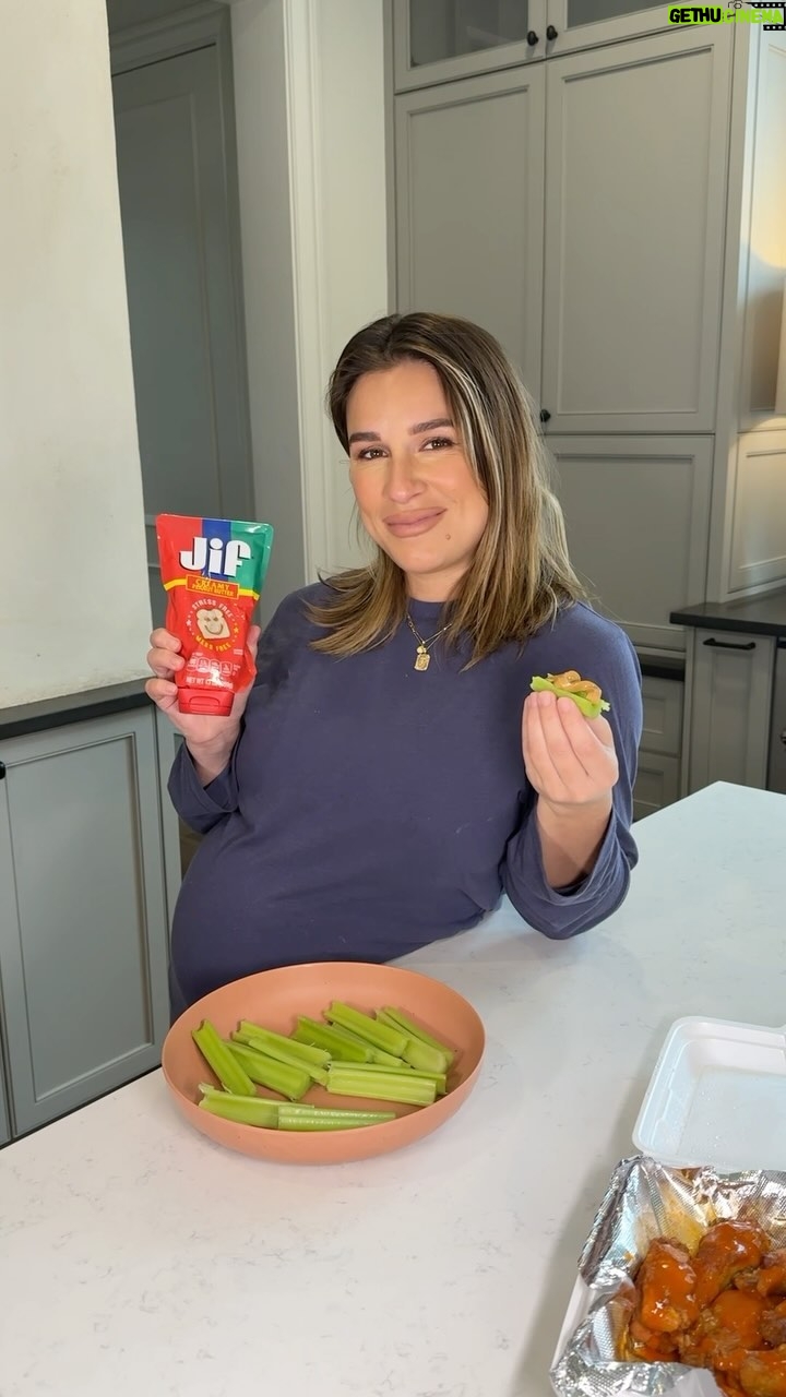Jessie James Decker Instagram - #Ad Calling all football and peanut butter lovers...when you order your Game Day wings, don’t throw away the sides of celery, but instead join @jifbrand on its mission to #SaveTheCelery for The Big Game.
Click the link in my bio to learn how you can make a snack to make a difference!