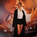 Dilan Çiçek Deniz Instagram - Celebrating love 🌹