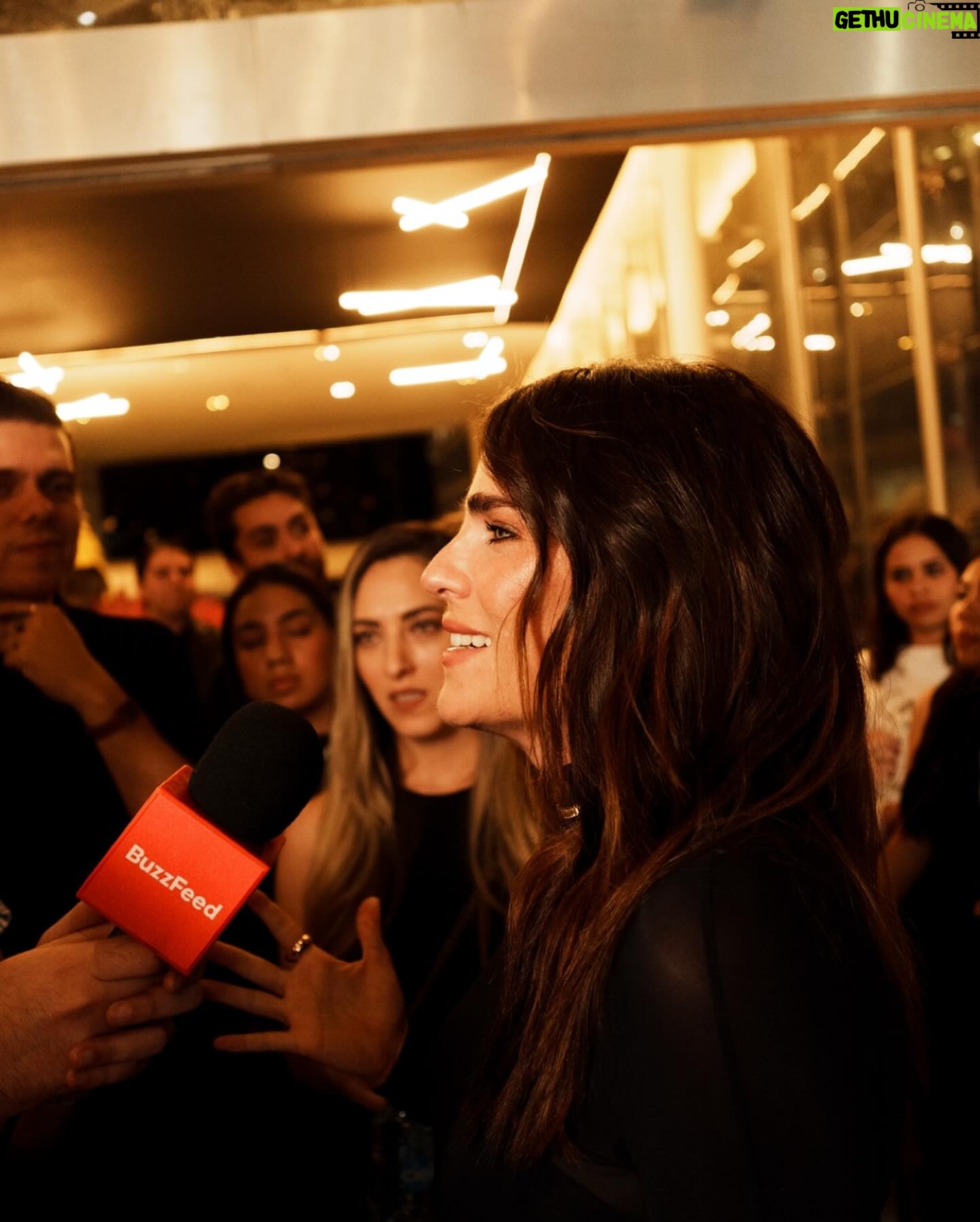 Karla Souza Instagram - Una noche llena de nostalgia! 11 años del estreno de “Nosotros Los Nobles”
No se pierdan la oportunidad de volver a ver “Nosotros Los Nobles” en @cinemex a partir del 11 se abril en todo el país.
Vestido: @maisonalaia @elpalaciodehierro
Zapatos: @louboutinworld
Reloj: @omega
Joyería: @cartier