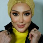 Erra Fazira Instagram - DIA ERRA FAZIRA 

Hijab by Deqsha 

Outfit @khuntumn 

PA Erra fazira @sharendrarazak 

Booking: 0193495383