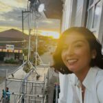 Beauty Gonzalez Instagram - Suddenly remembered the end of our first day filming🤍
This movie is turning out to be something special. 
Thank you Direk @lemuellorca  and Team @paquil_movie 
For taking such good care of me. 🧡
